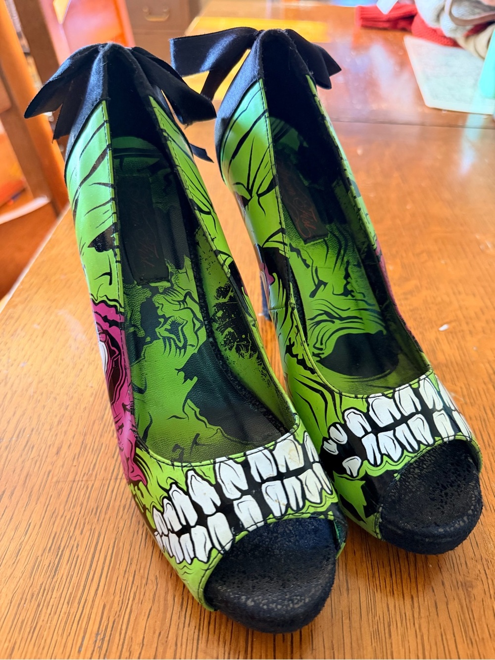 Green Graphic Peep-Toe Heels with Bow Accent